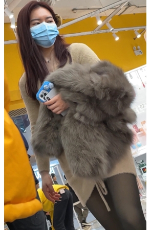 戴口罩的美女