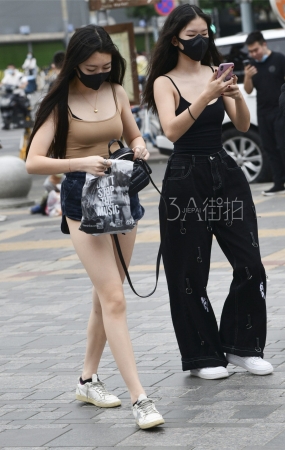 热裤美胸性感闺蜜-12P