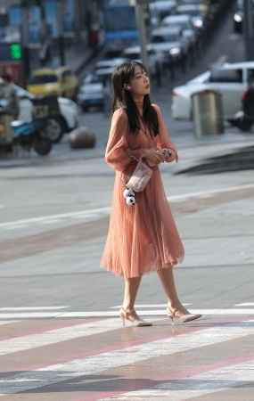 街拍高跟少妇