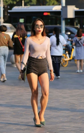 高跟长腿的熟女姐姐-10P