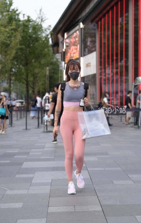 粉色紧身裤