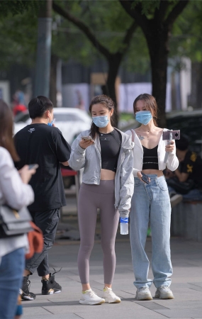 甜美青春姐妹