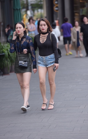 丰满的热裤