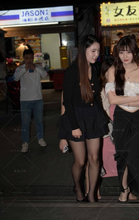 夜拍气质的嘿丝女人