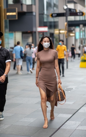 连体包臀裙长发妹子