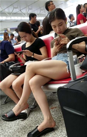 4k-超短牛仔热裤白皙街拍美腿青春少女