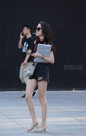 抽烟的妹子