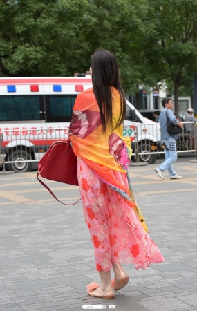 时尚花裙女郎-11P