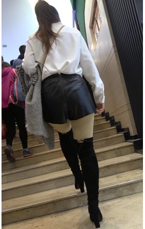 黑色高靴皮裤肉丝美女