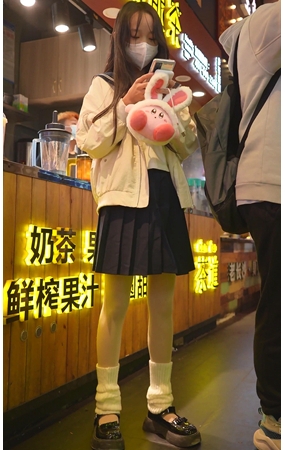 肉丝百褶裙美女