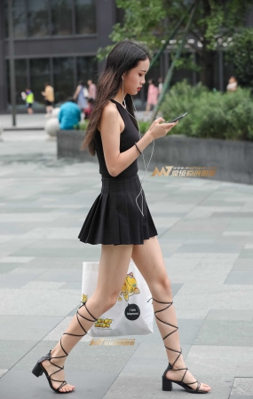 面试模特的长腿女孩