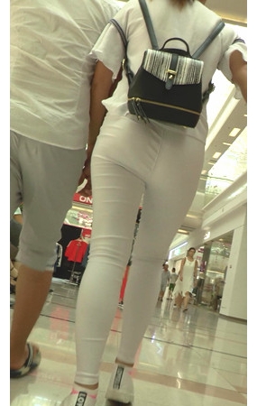 白裤紧身妹子