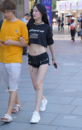 黑色热裤美女