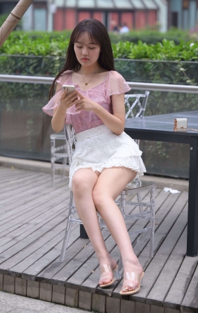 697白百褶裙美女