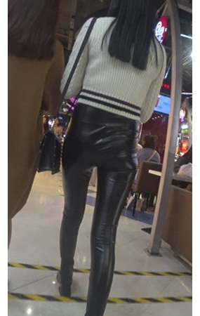 黑色高腰皮裤紧身小姐姐