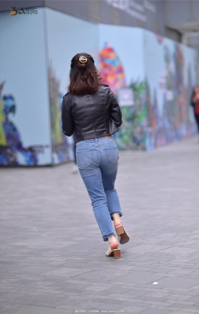 紧绷牛仔凸显美女魅力-8P