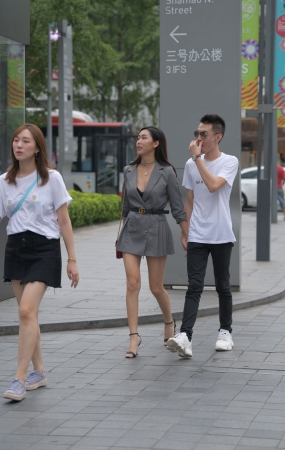 性感与美丽并存的女友