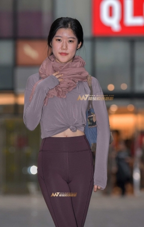 傍晚搭讪性感紧身瑜伽裤美女