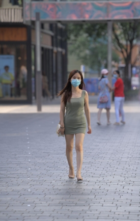 连体包臀裙妹子