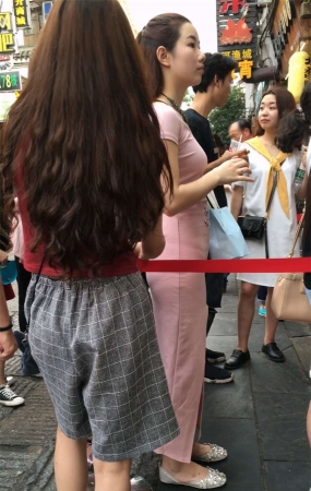 粉色长裙美女