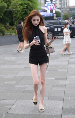 骨感美腿小姐姐