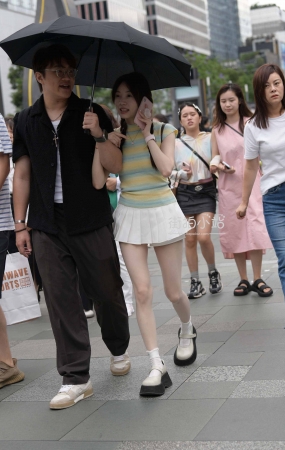 可爱双马尾小女友