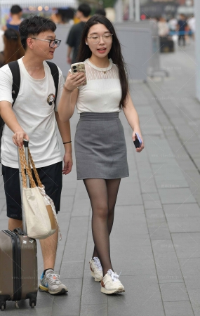 25224-2=71√步行街的黑丝女孩 8P