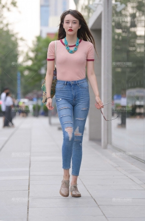 性感长腿牛仔裤美女