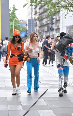 她是混血儿吗？