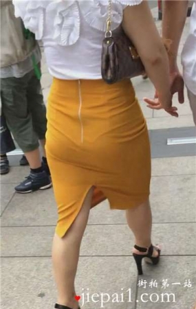 街拍黄色开叉裙高跟鞋气质美女 [433 MB]