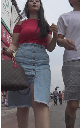 漂亮的丰腴红衣小姐姐