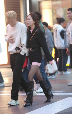 街拍黑丝少妇