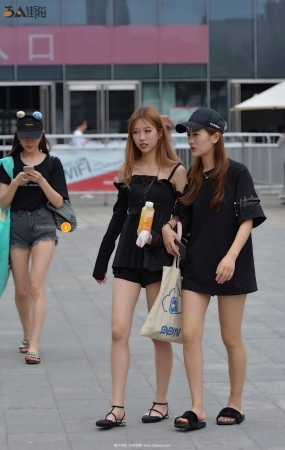 美女站下了-11P