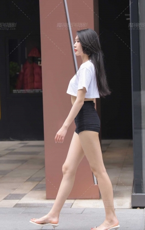 黑色热裤美腿美女