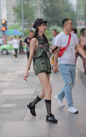 街拍时尚女孩