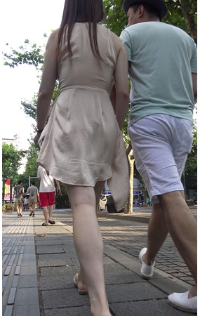 连体裙妹子