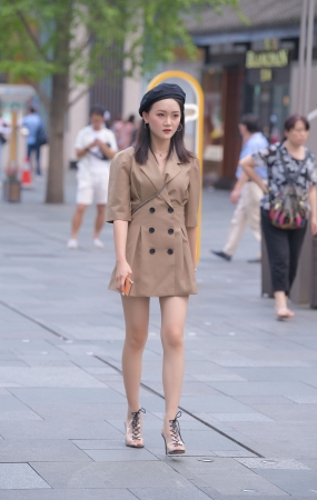 诱人的美腿美媳妇-15P