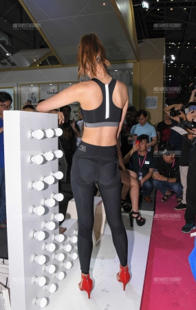 内衣展健美装