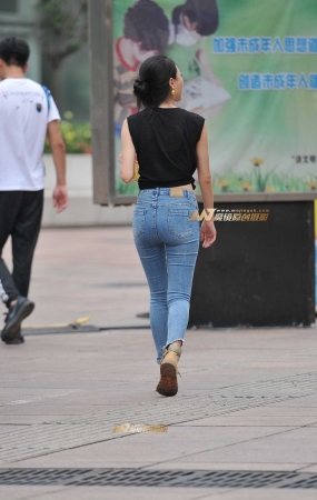 紧身牛仔   丰满美臀