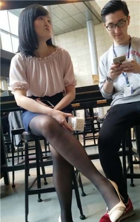 4k超清，粉衣黑丝袜美眉