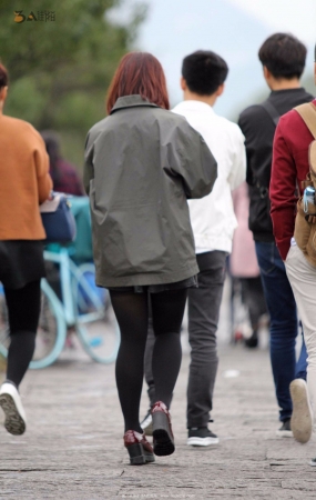 西湖系列4-黑丝情侣-17P