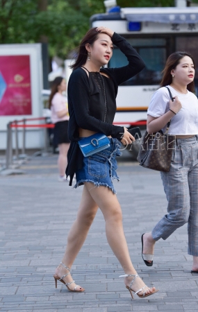 修长美腿 时尚仔裙靓女-14P