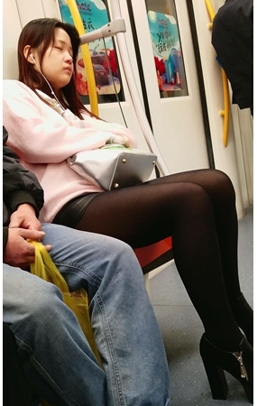 黑丝美腿甜美美眉
