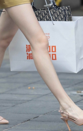 诱惑街拍短裙高跟少妇