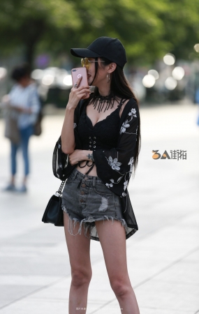 美胸热裤长腿高跟美女-14P