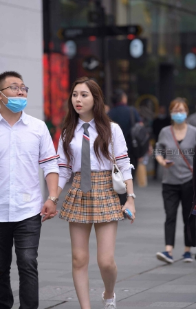 短裙小姐姐