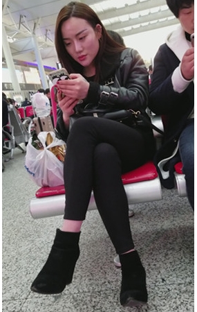 玩手机的妹子