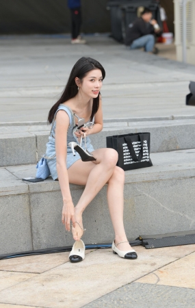 白皙美腿小仙女