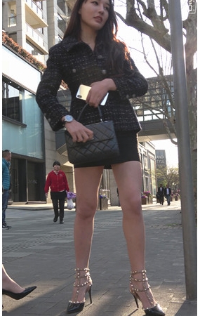 漂亮的黑色包臀裙美女