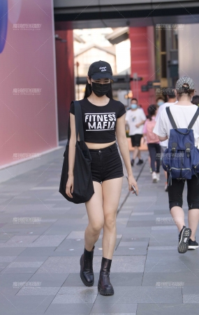 黑色热裤女孩